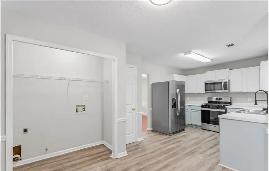 Strathmore Drive kitchen before renovation