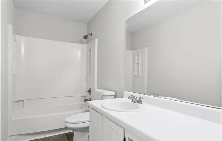Strathmore Drive upstairs bathroom before renovation